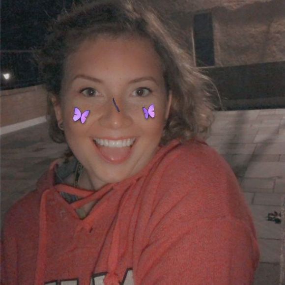 Poshmark profile picture for @mnvm7